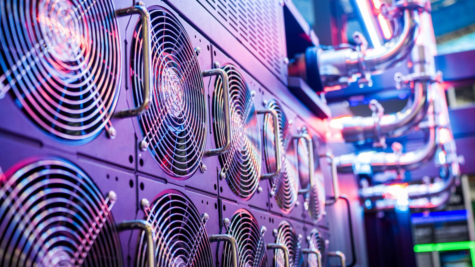 La difficulté du minage de Bitcoin recule de 14 % depuis son pic annuel, impactée par la baisse des revenus