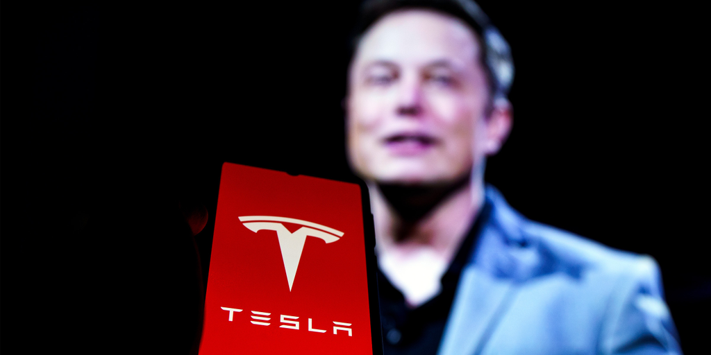 Tesla voit son bénéfice chuter de 43% en investissant dans les robots et les taxis autonomes